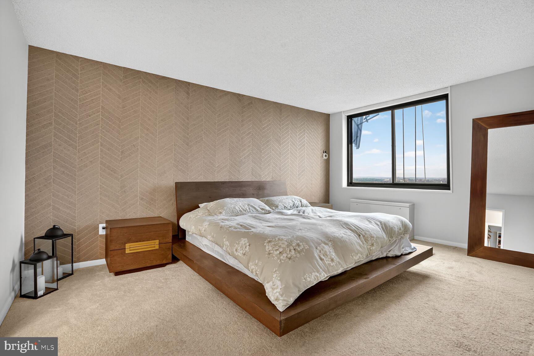 SKYLINE PLAZA - Residential