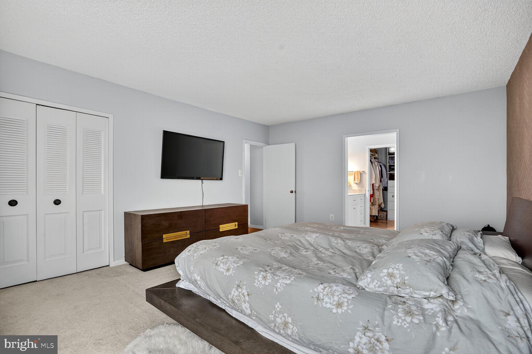 SKYLINE PLAZA - Residential