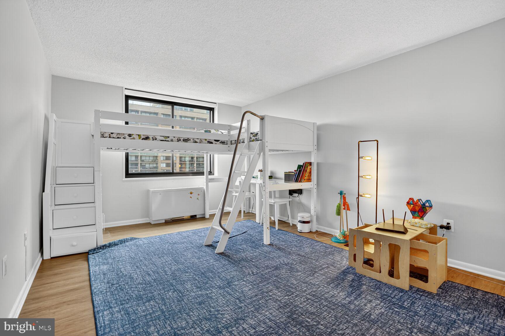 SKYLINE PLAZA - Residential