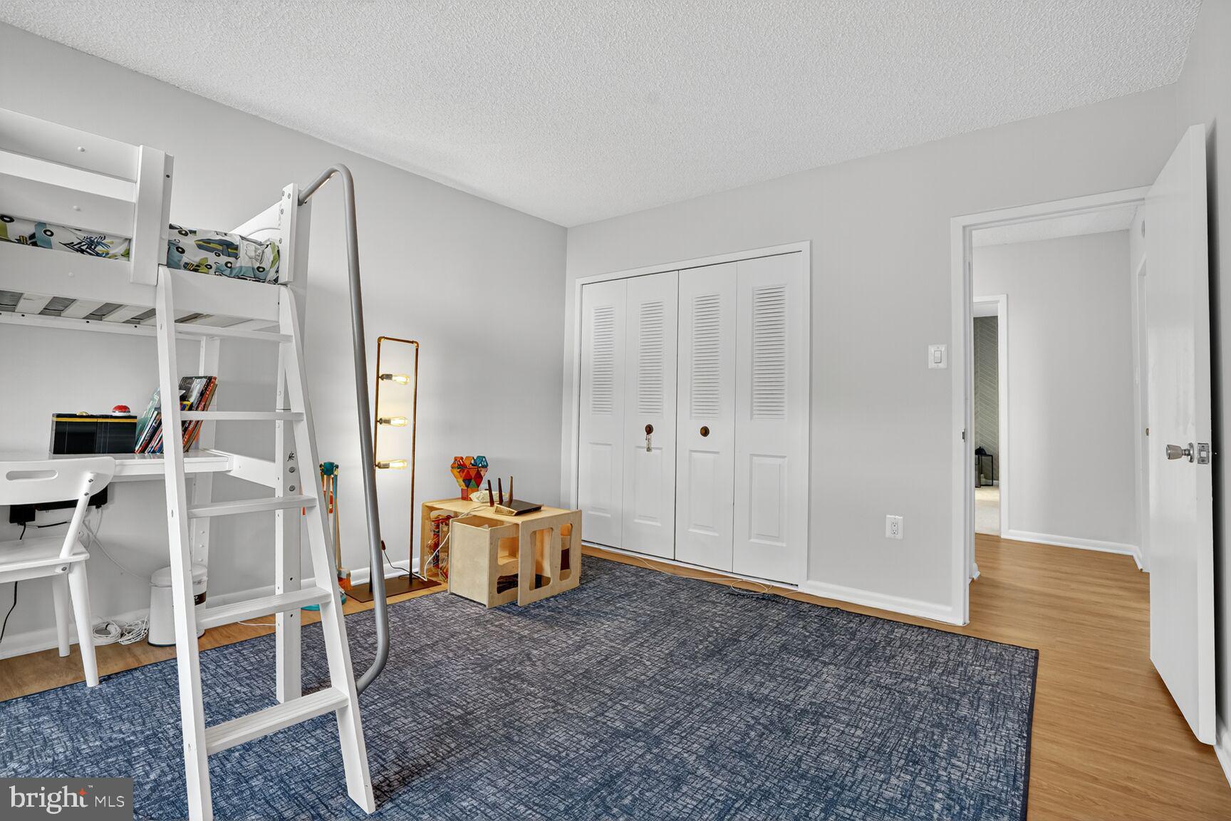 SKYLINE PLAZA - Residential