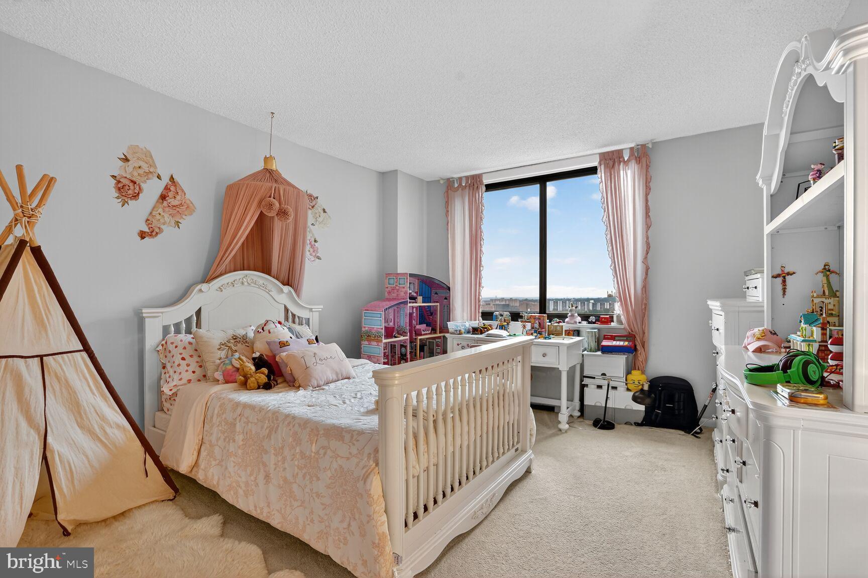 SKYLINE PLAZA - Residential