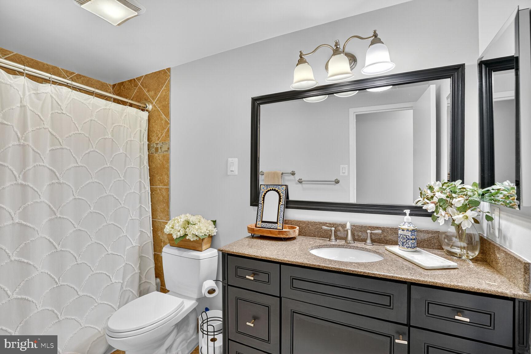 SKYLINE PLAZA - Residential