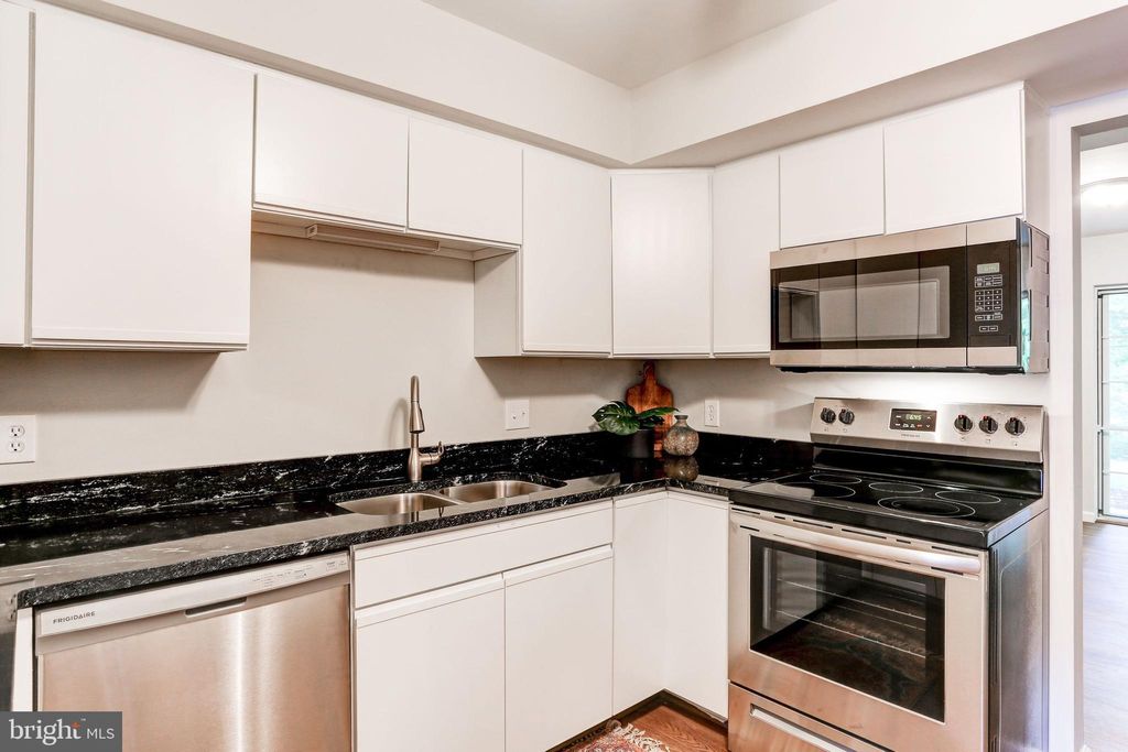 Photo of 115 OAK KNOLL CIR, MILLERSVILLE, PA 17551 (MLS # PALA2036494)