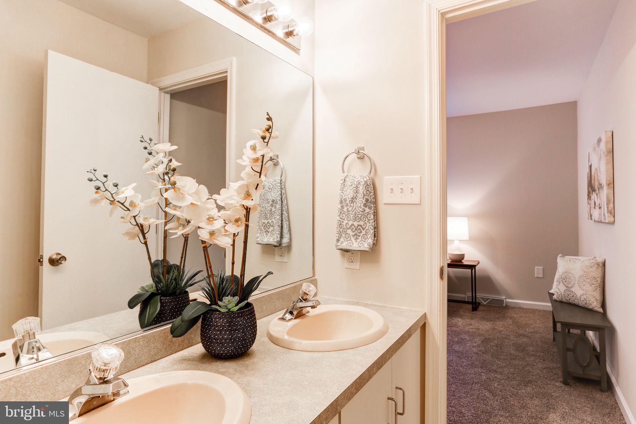 OAK KNOLL - Residential