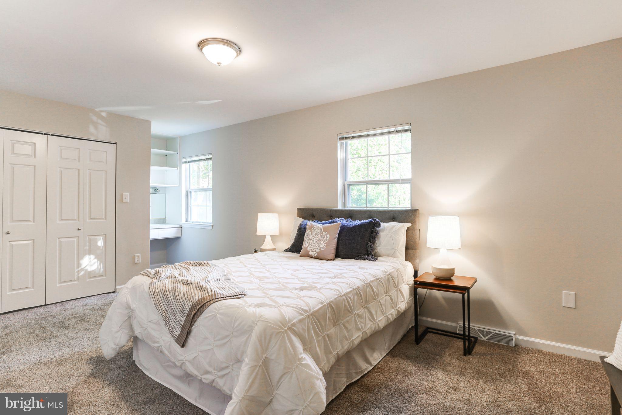 OAK KNOLL - Residential