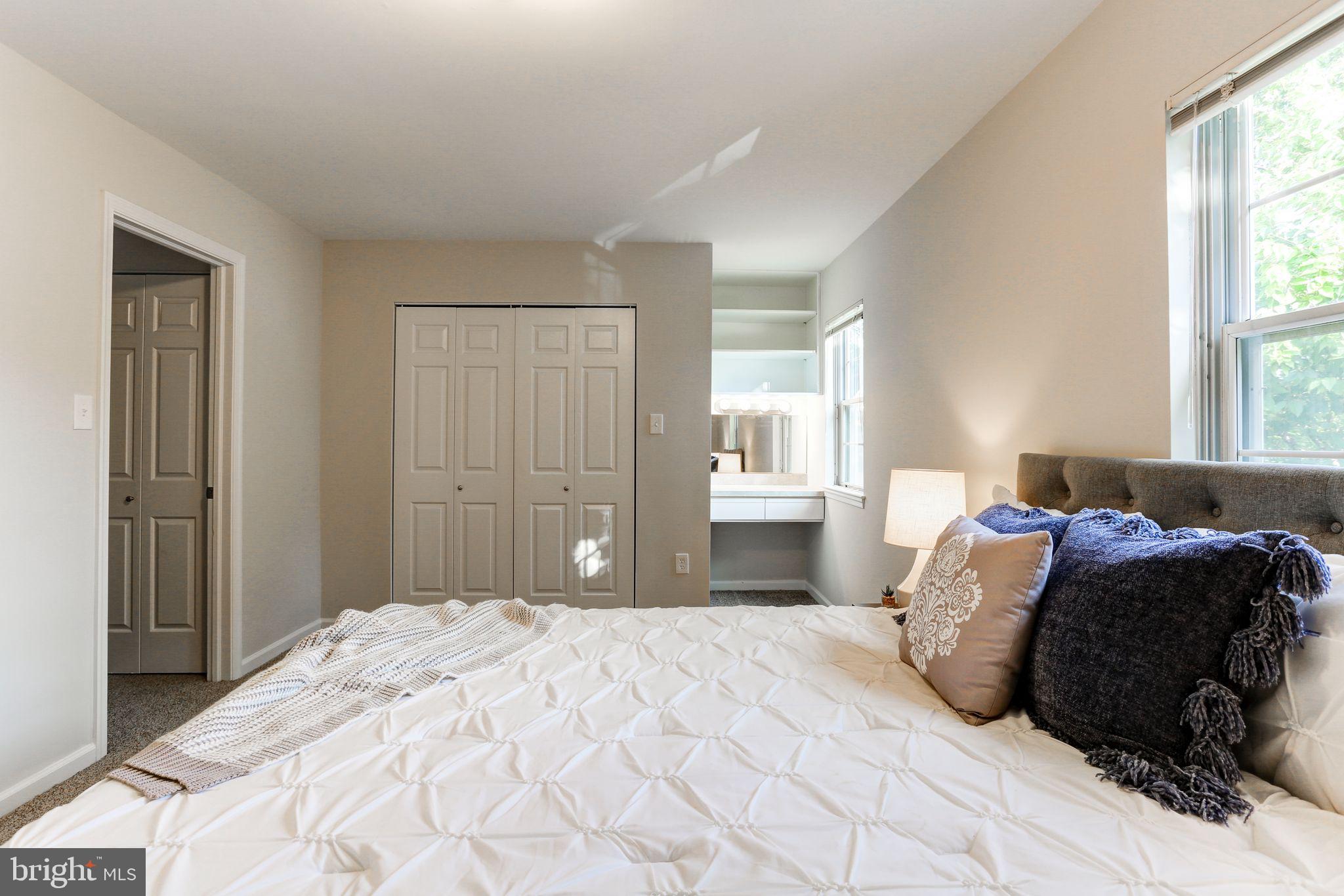 OAK KNOLL - Residential