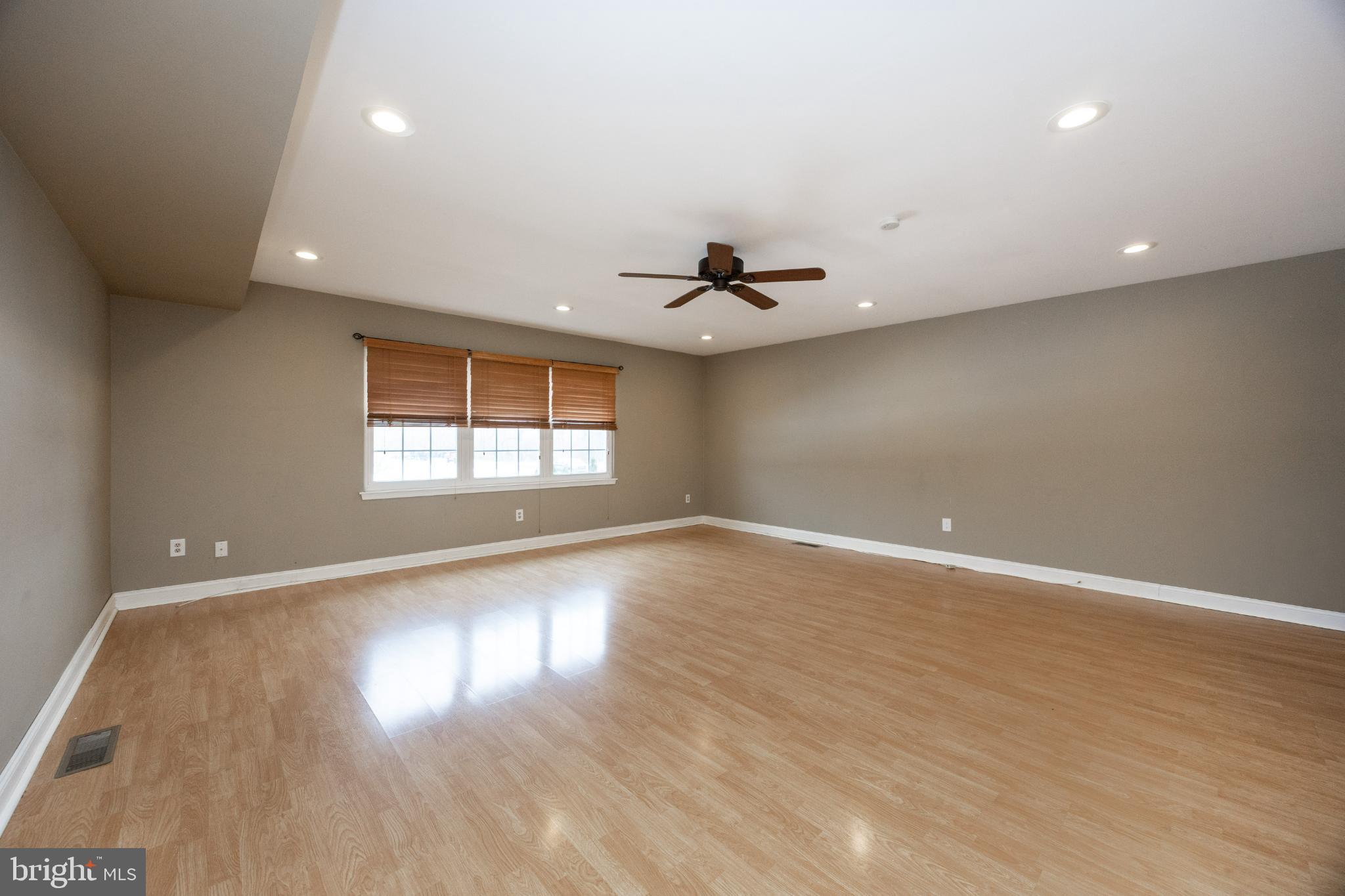 BEAVER RUN KNOLL - Residential