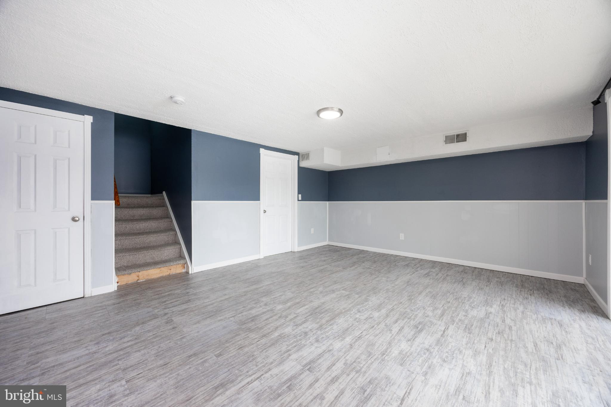 BEAVER RUN KNOLL - Residential