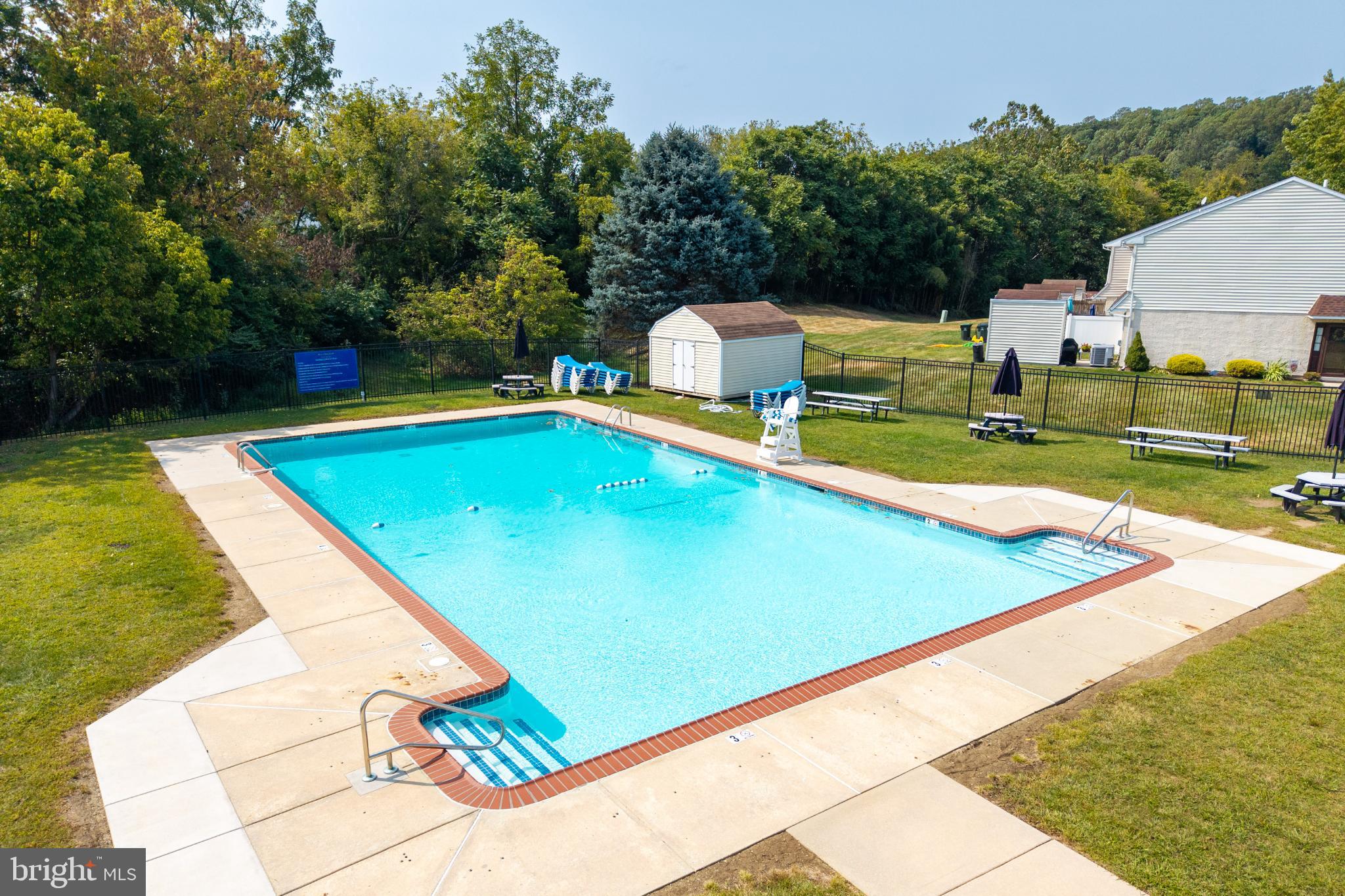 BEAVER RUN KNOLL - Residential