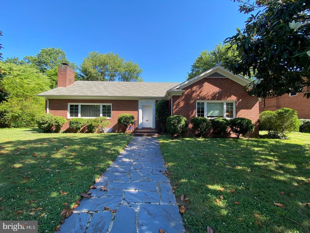 Photo of 1127 Hanover Street, FREDERICKSBURG, VA 22401 (MLS # VAFB2008994)