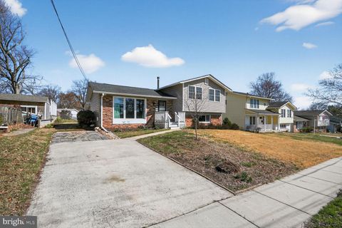 Photo of 13013 Arctic Avenue, ROCKVILLE, MD 20853 (MLS # MDMC2227324)