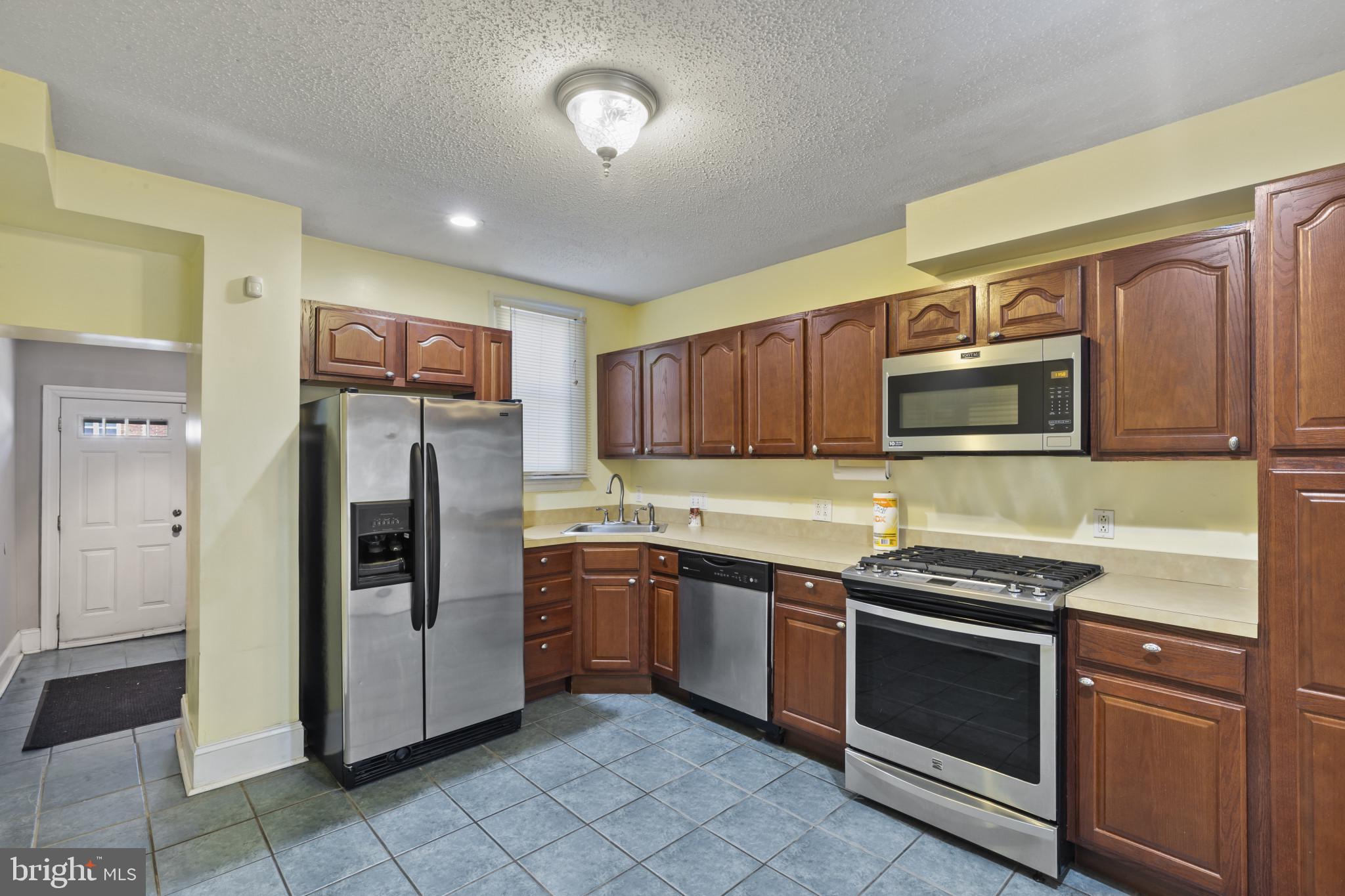 250 S HIGHLAND AVENUE