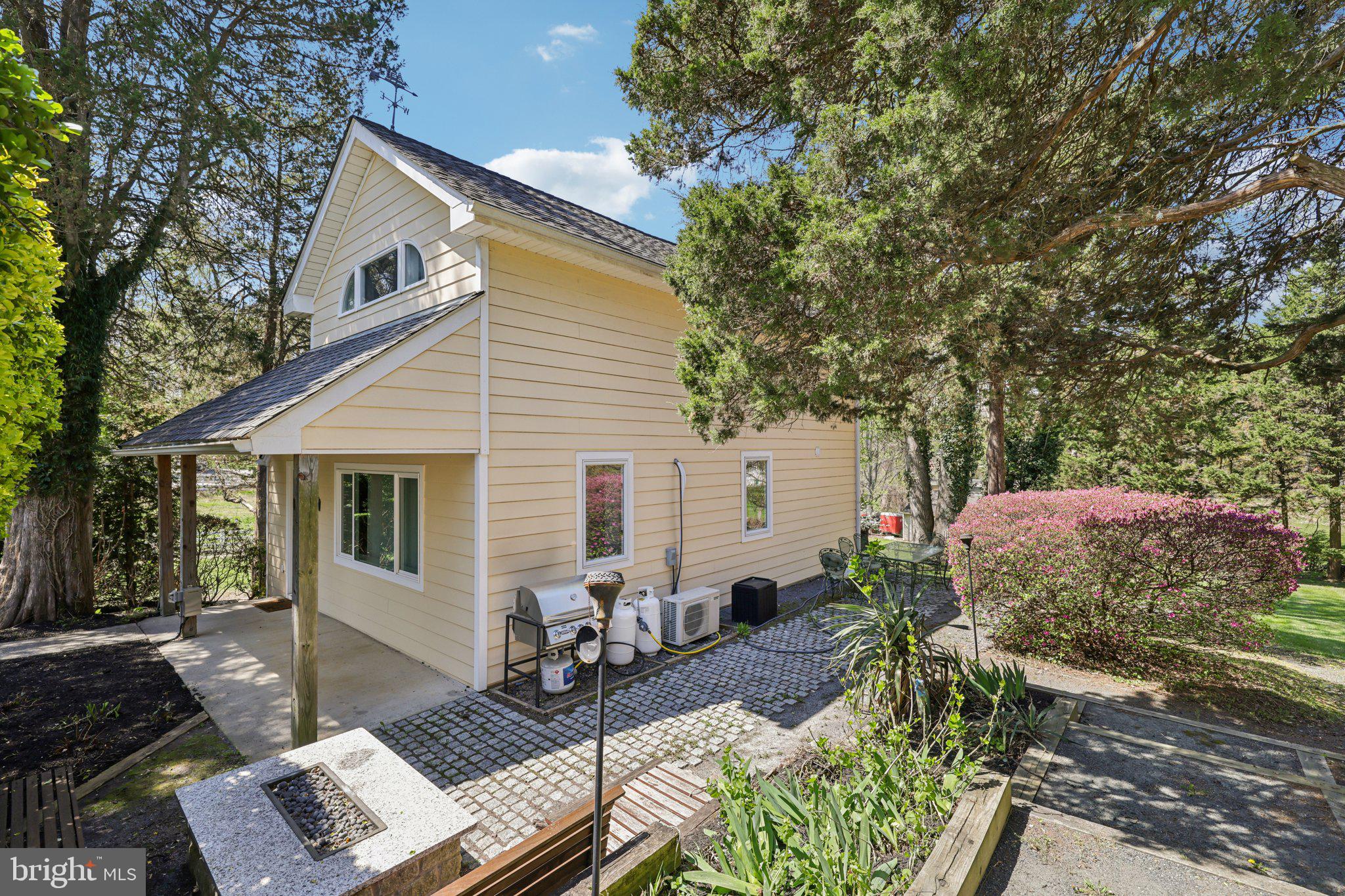 BURTONSVILLE - Residential