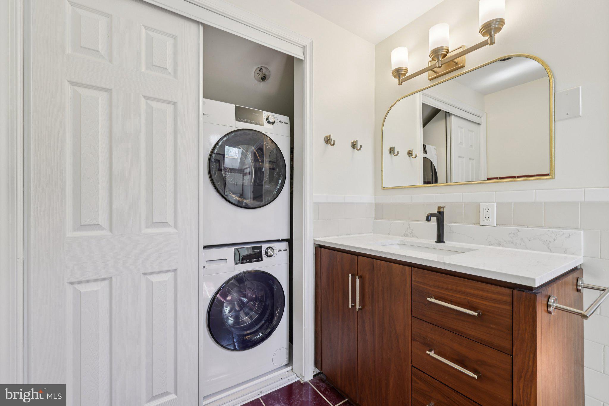 BURTONSVILLE - Residential