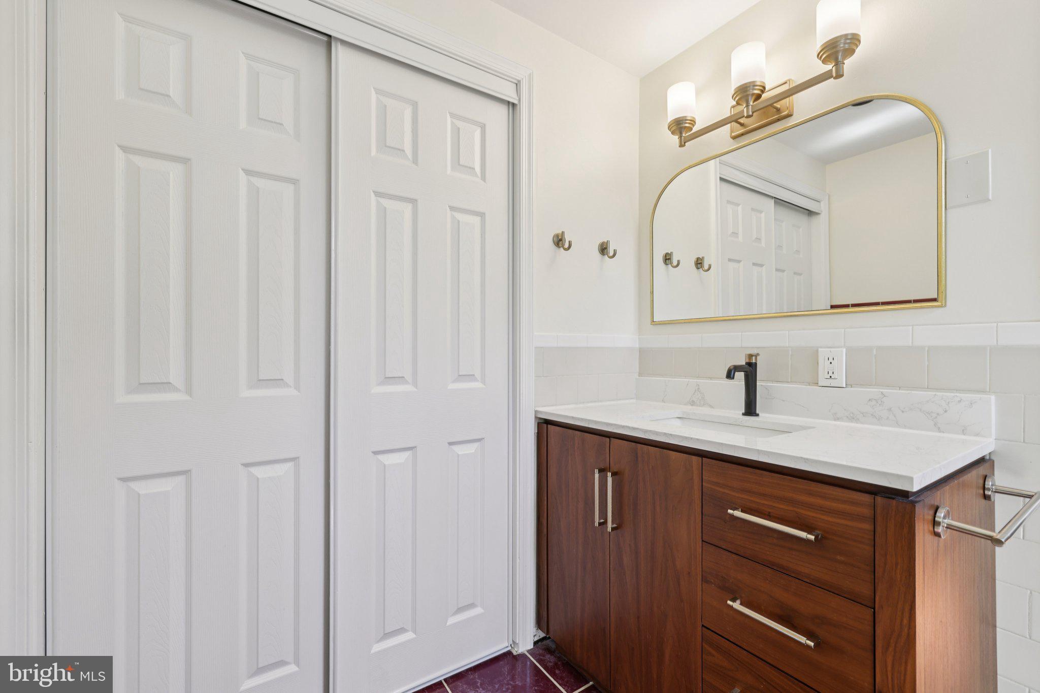 BURTONSVILLE - Residential