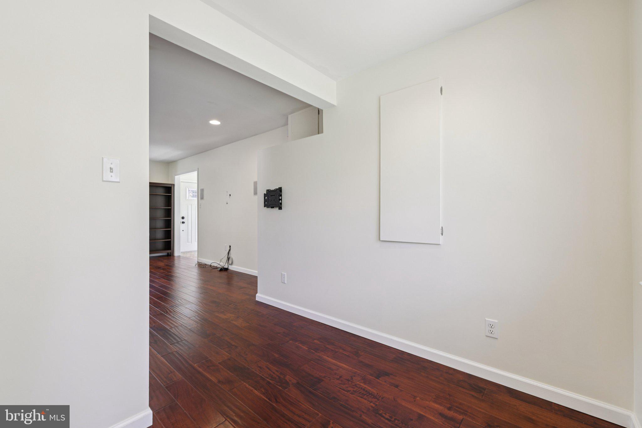 BURTONSVILLE - Residential