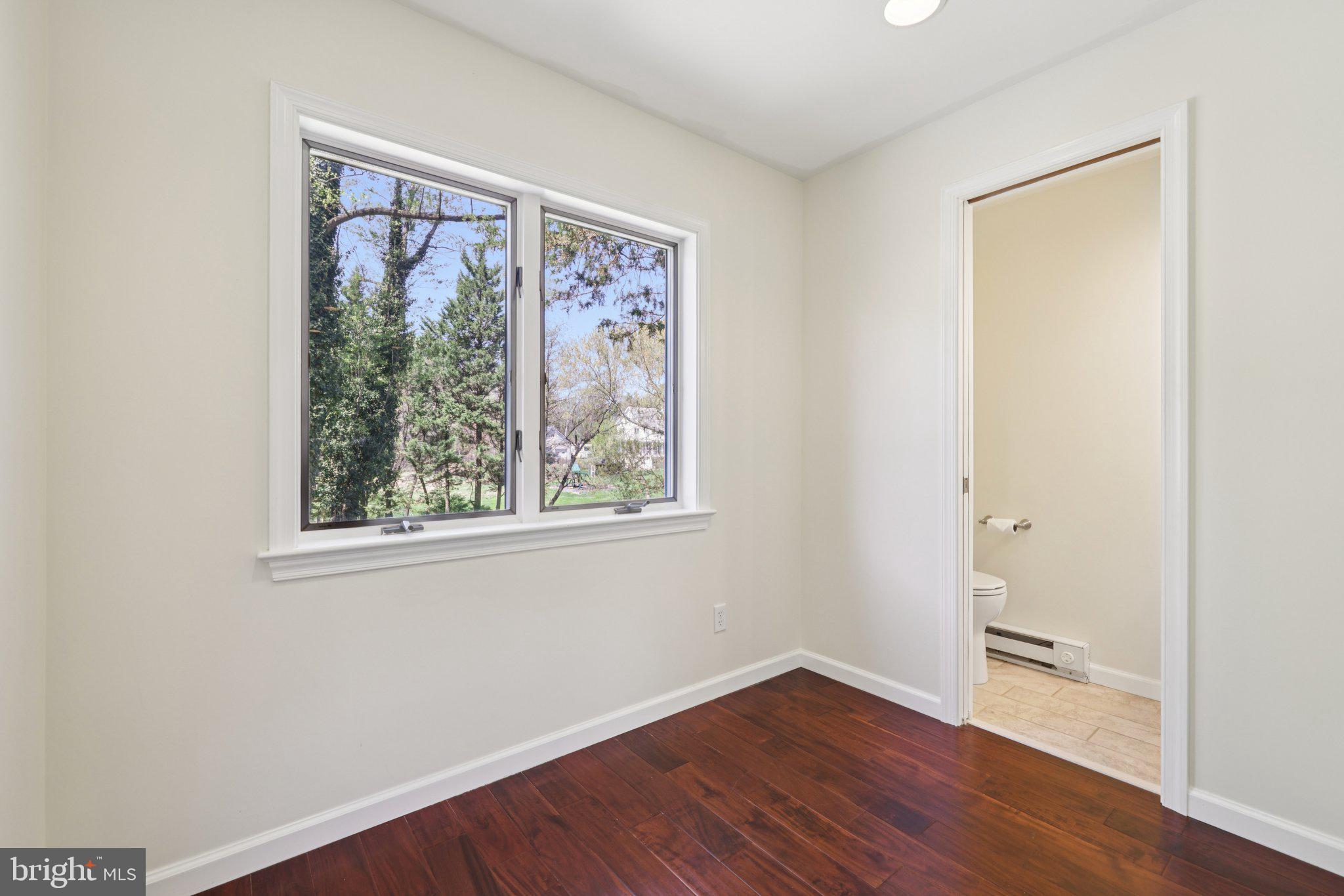 BURTONSVILLE - Residential