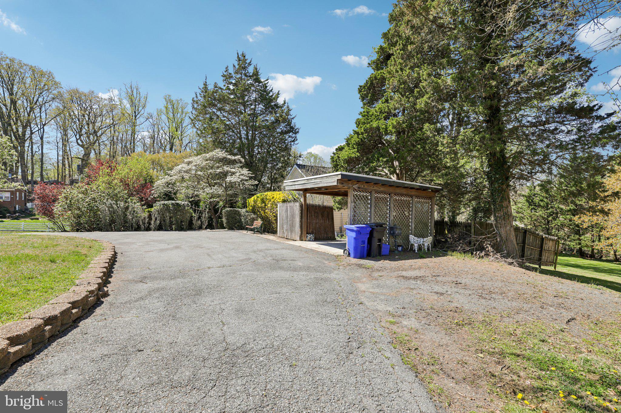 BURTONSVILLE - Residential