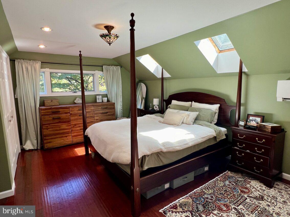 BURTONSVILLE - Residential