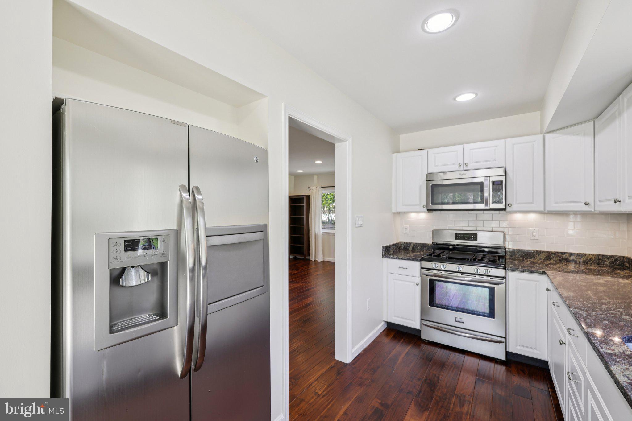 BURTONSVILLE - Residential