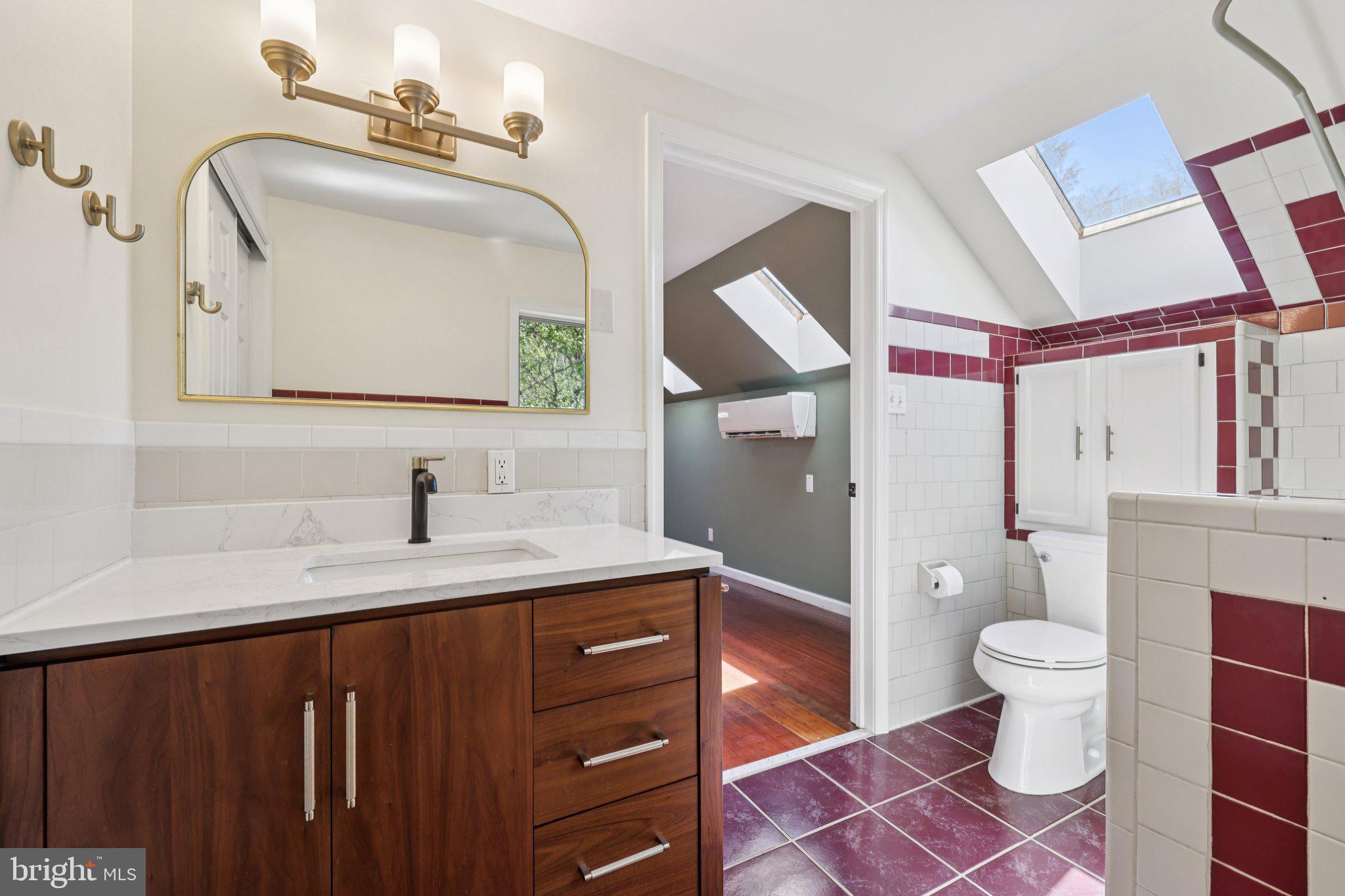 BURTONSVILLE - Residential