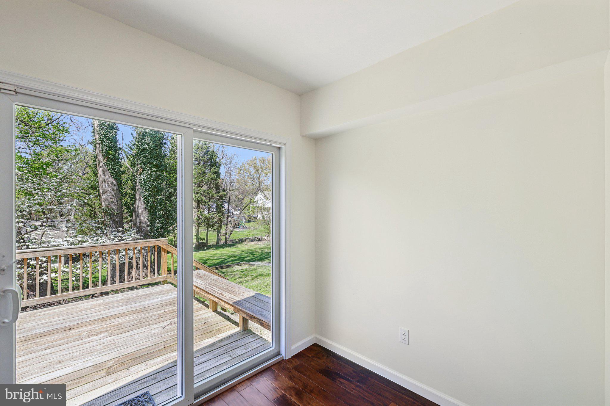 BURTONSVILLE - Residential