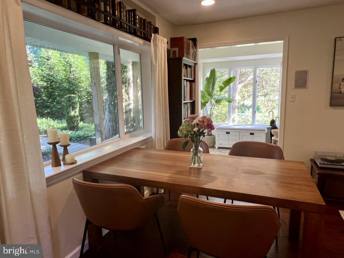 BURTONSVILLE - Residential