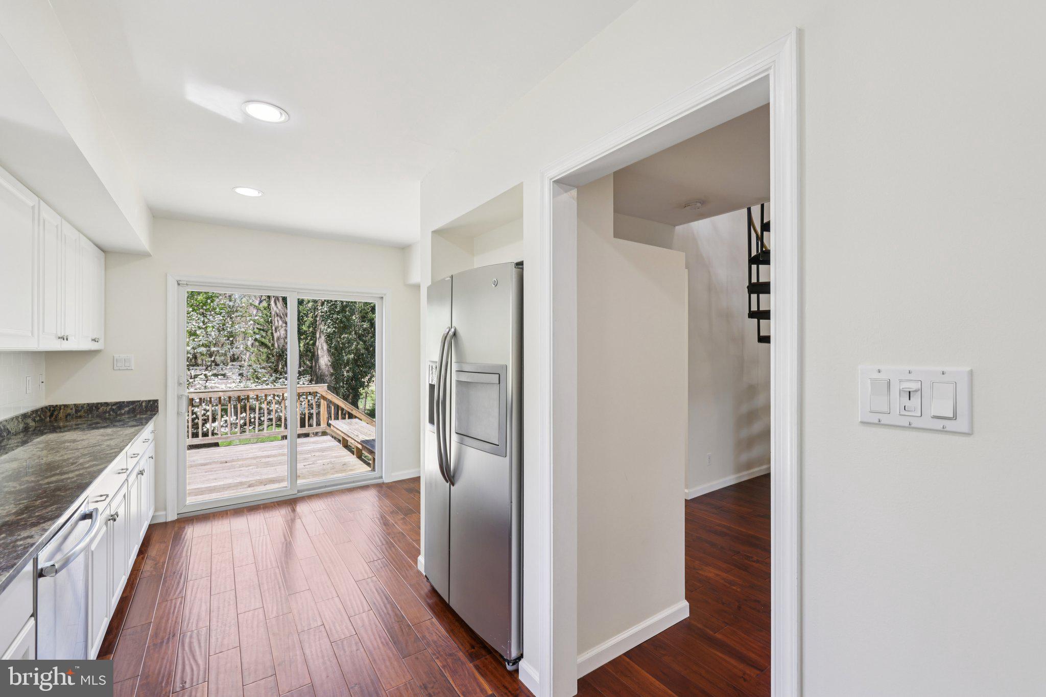 BURTONSVILLE - Residential