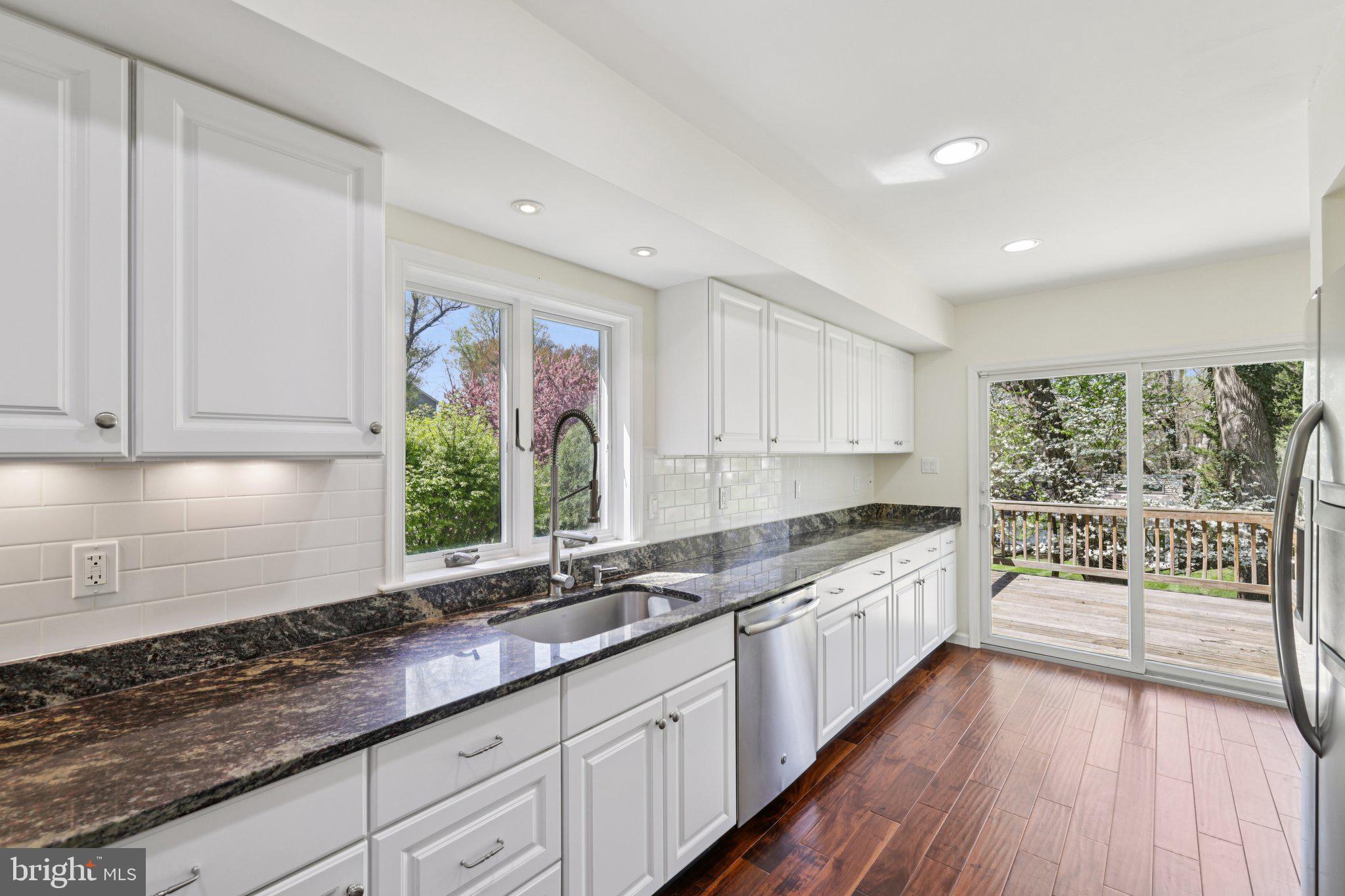 BURTONSVILLE - Residential