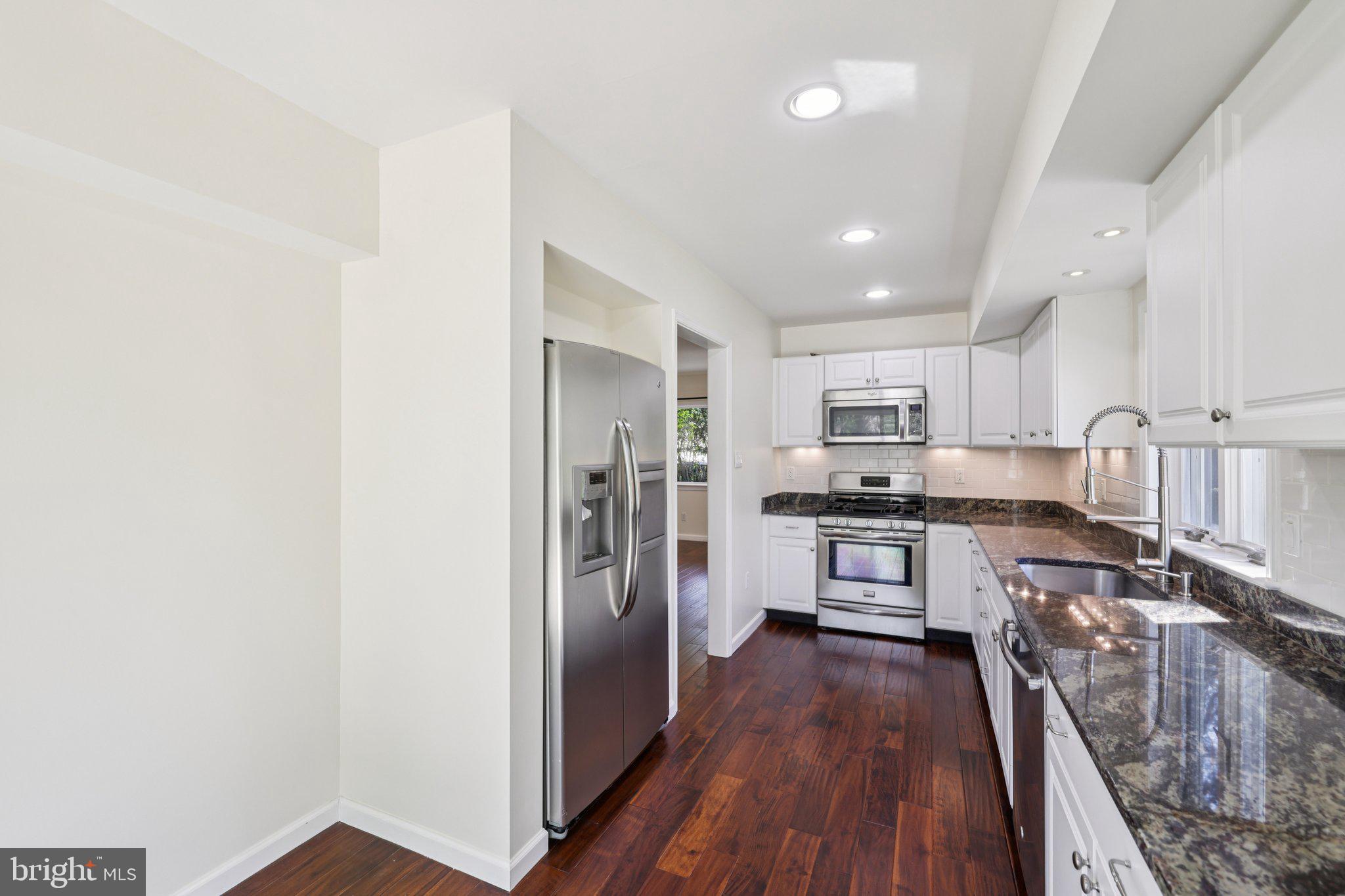 BURTONSVILLE - Residential