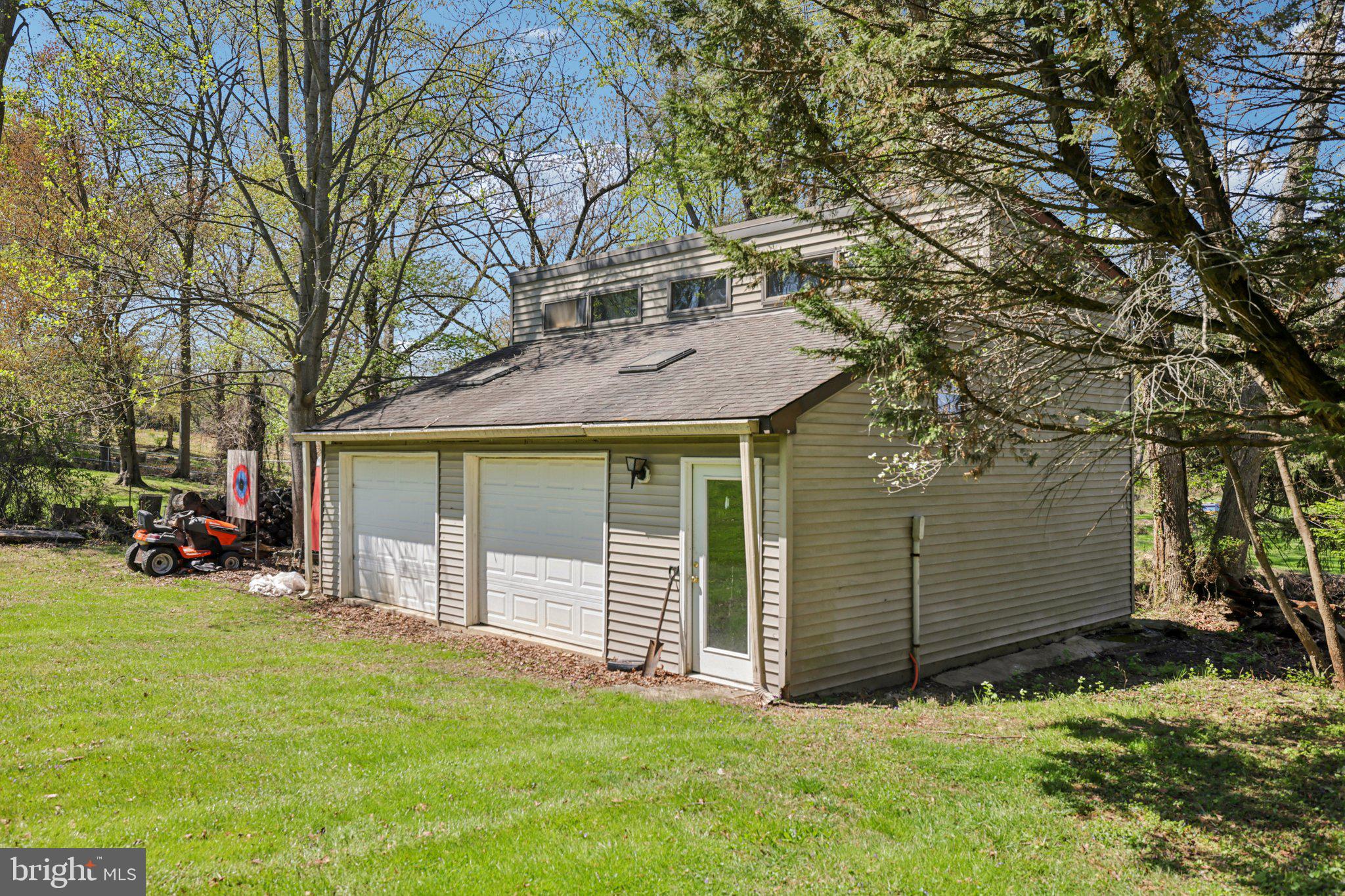 BURTONSVILLE - Residential