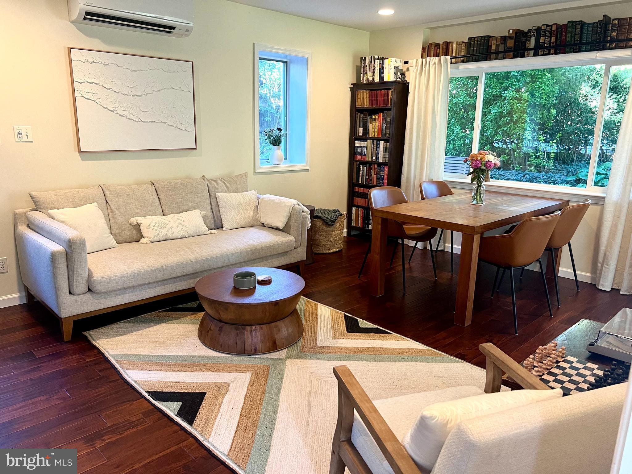 BURTONSVILLE - Residential