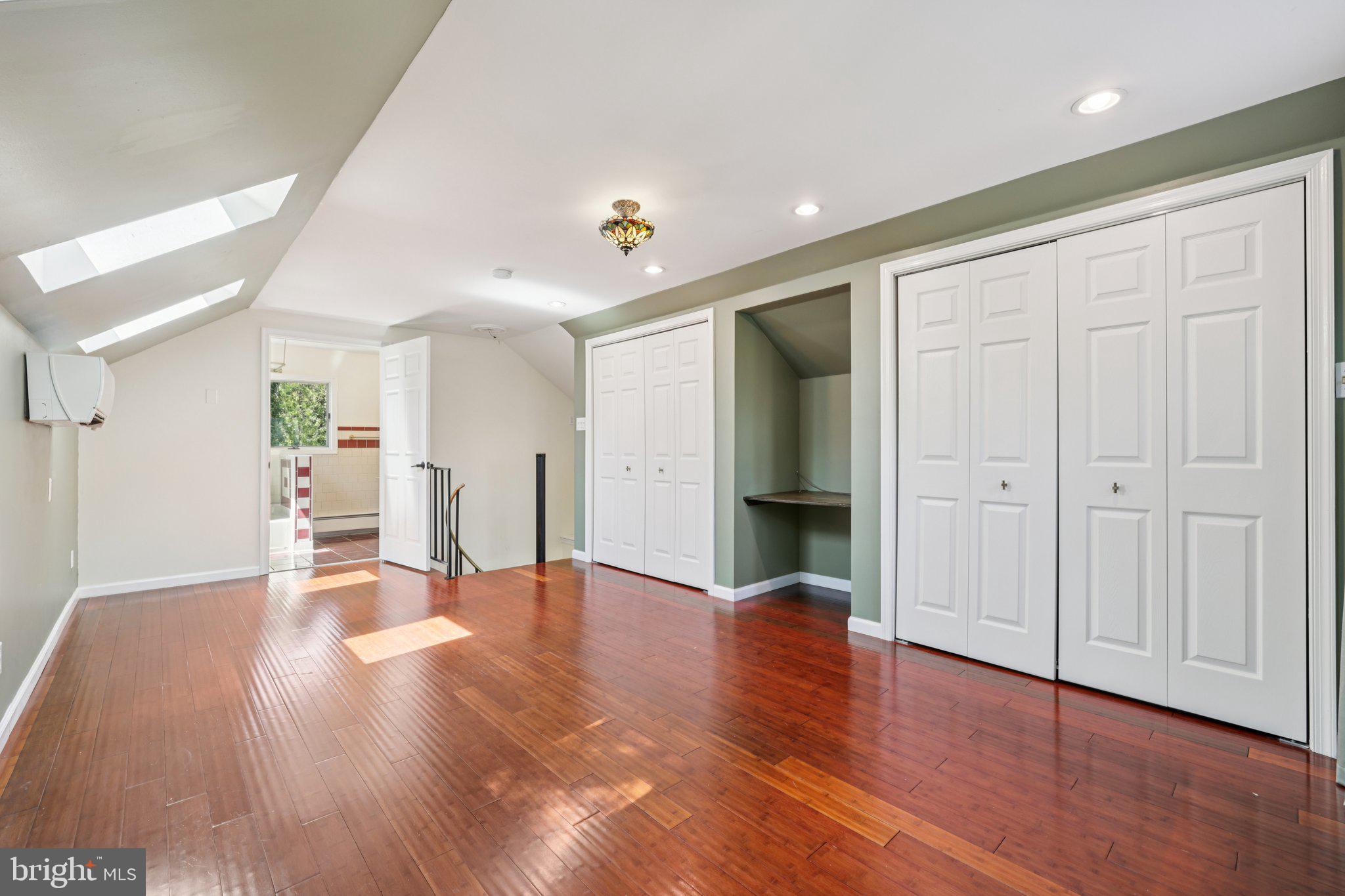 BURTONSVILLE - Residential