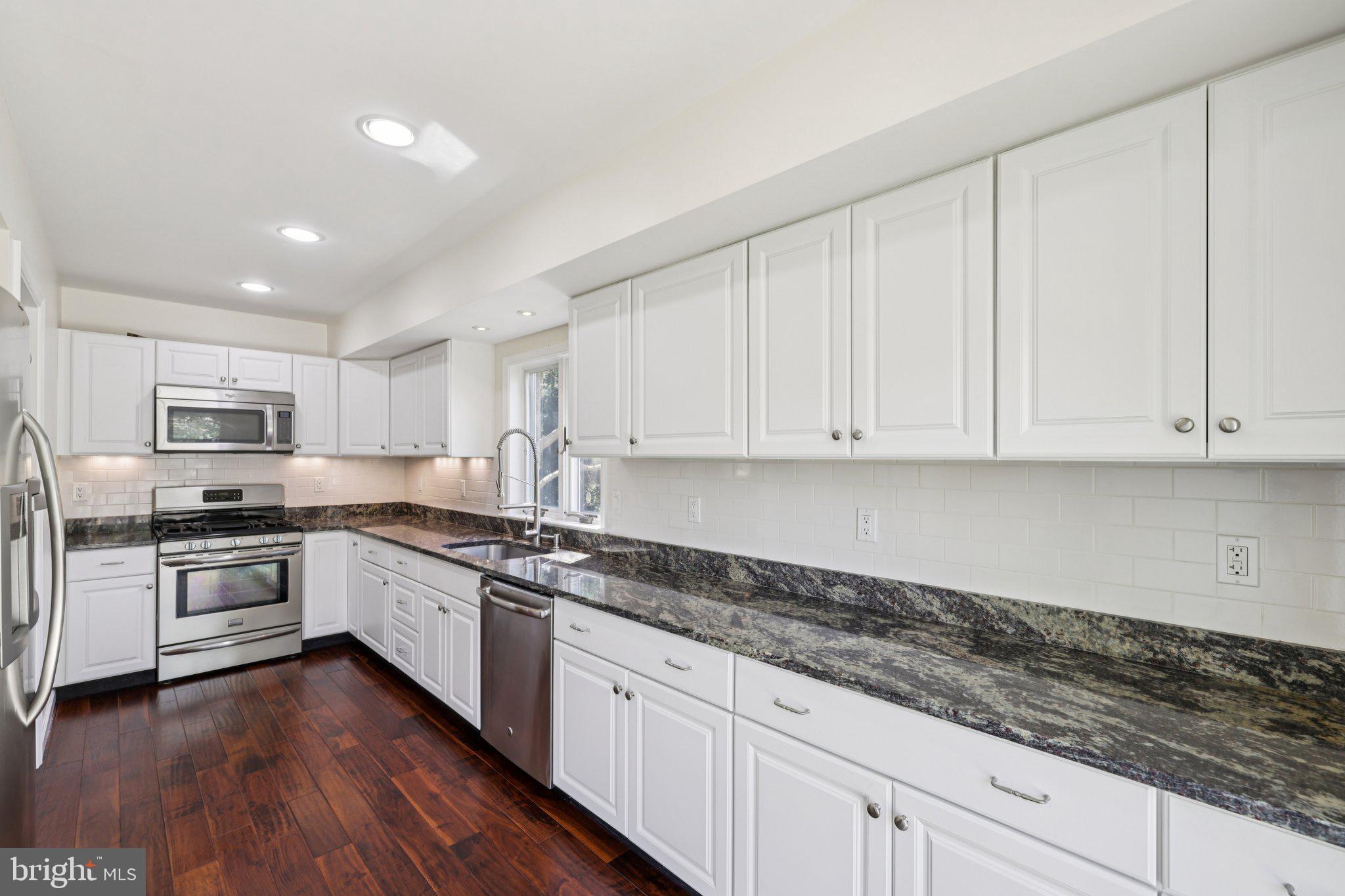 BURTONSVILLE - Residential