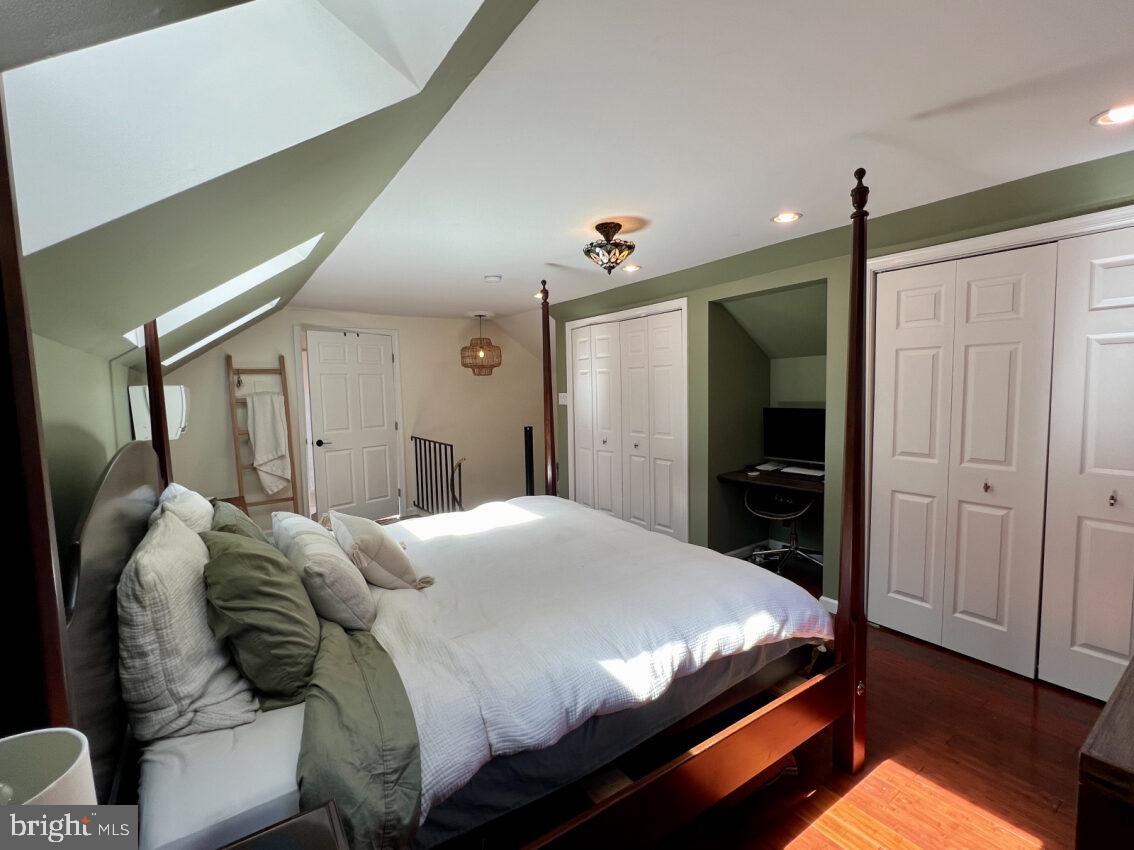 BURTONSVILLE - Residential