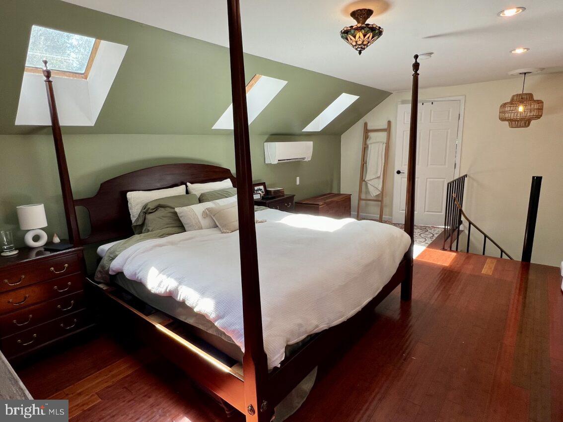 BURTONSVILLE - Residential