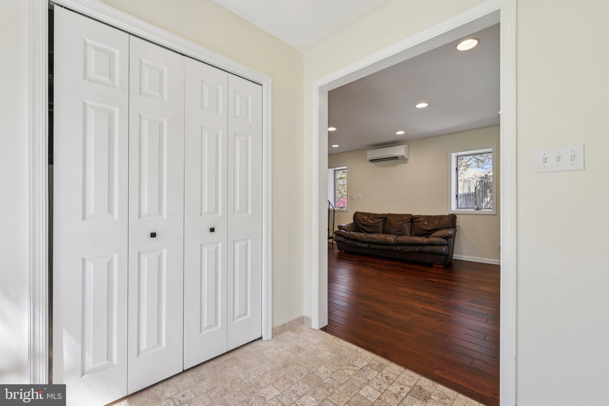 BURTONSVILLE - Residential