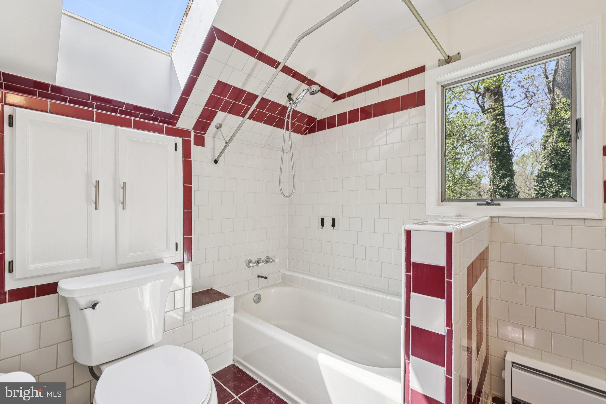 BURTONSVILLE - Residential