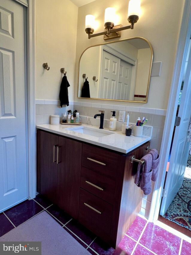 BURTONSVILLE - Residential