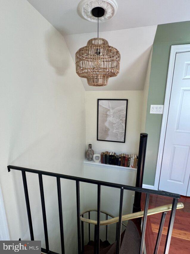 BURTONSVILLE - Residential