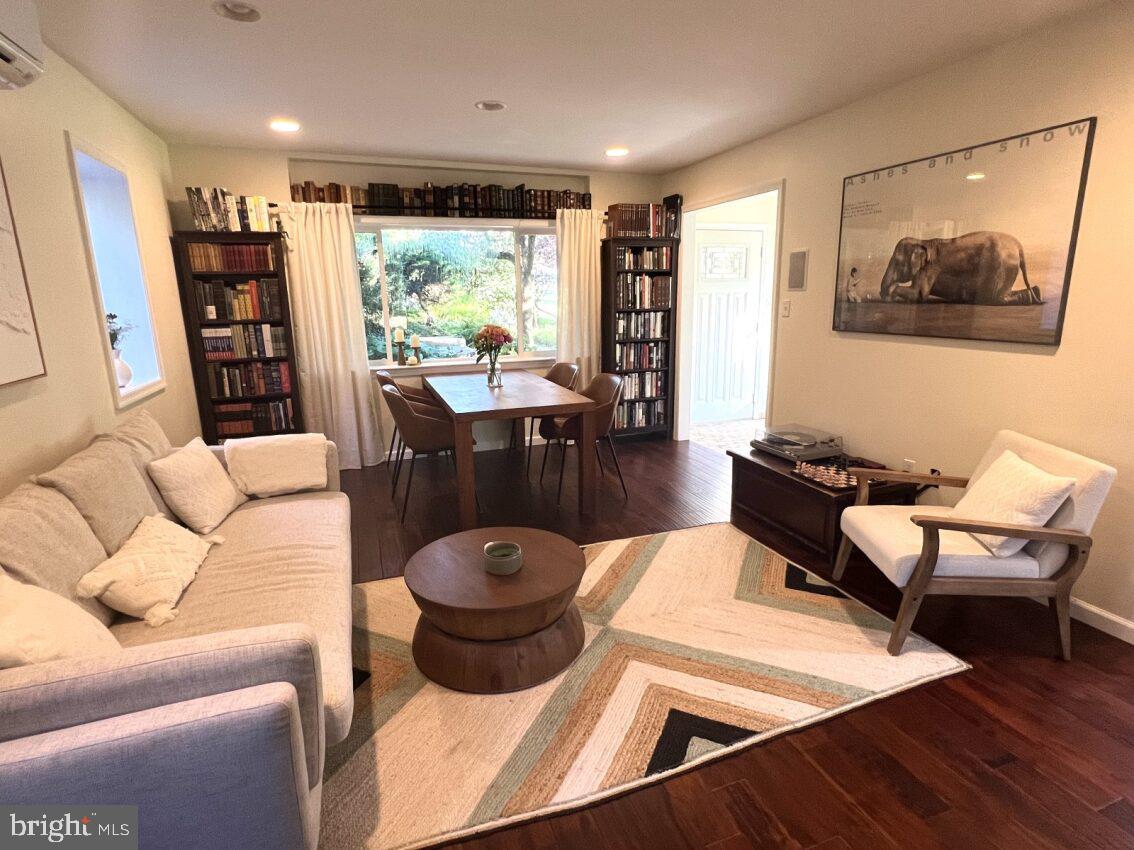 BURTONSVILLE - Residential