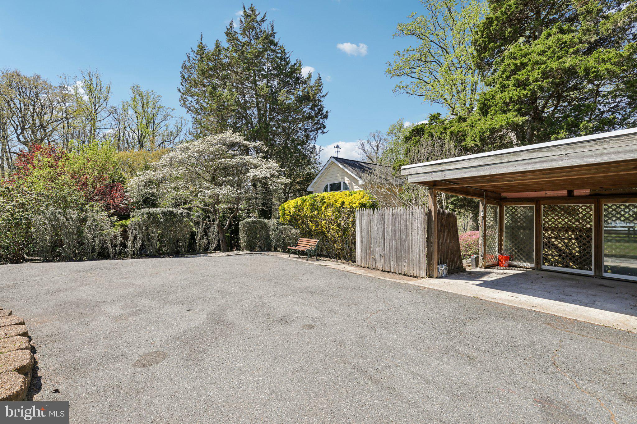 BURTONSVILLE - Residential