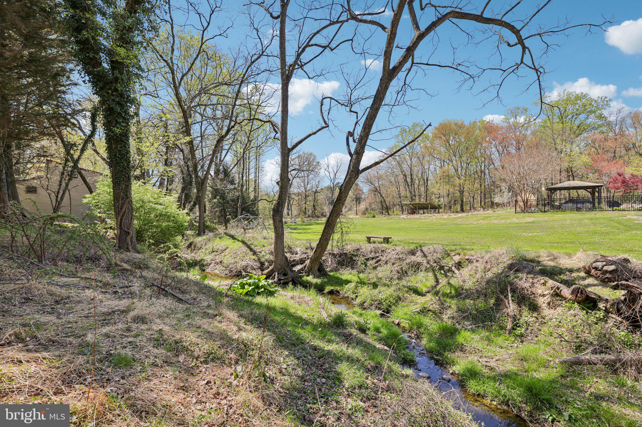 BURTONSVILLE - Residential