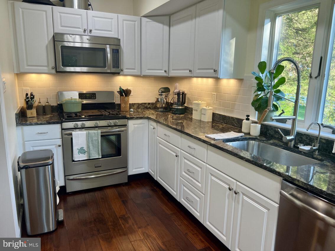 BURTONSVILLE - Residential