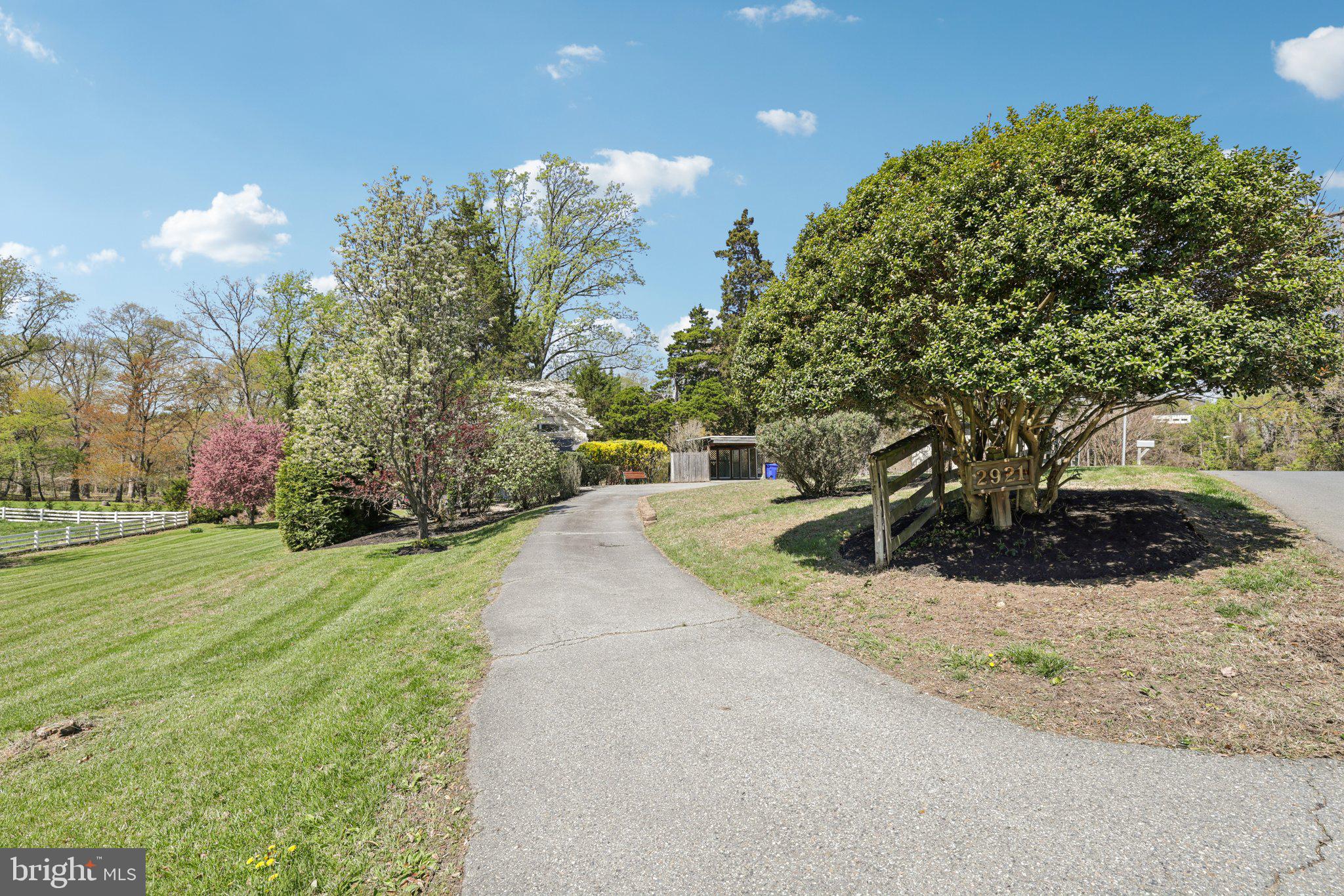 BURTONSVILLE - Residential