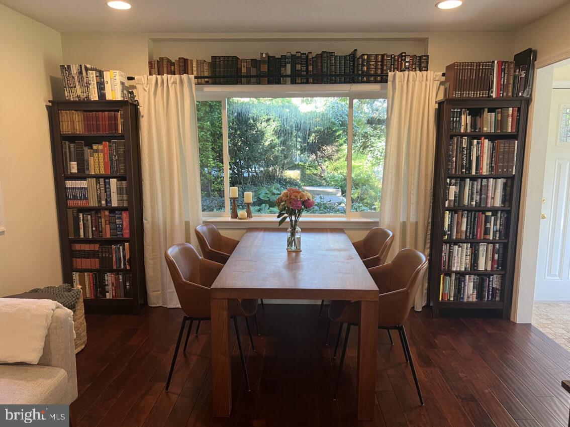 BURTONSVILLE - Residential