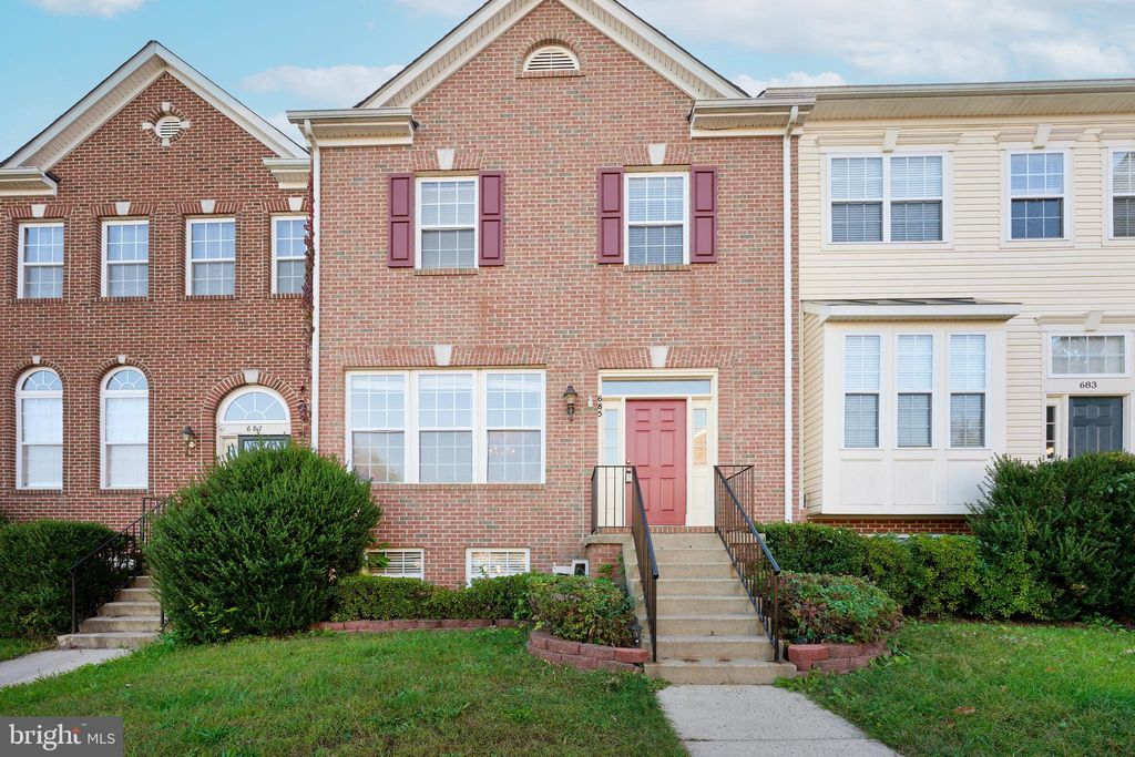 Photo of 685 Springhouse Square SE, LEESBURG, VA 20175 (MLS # VALO2109222)