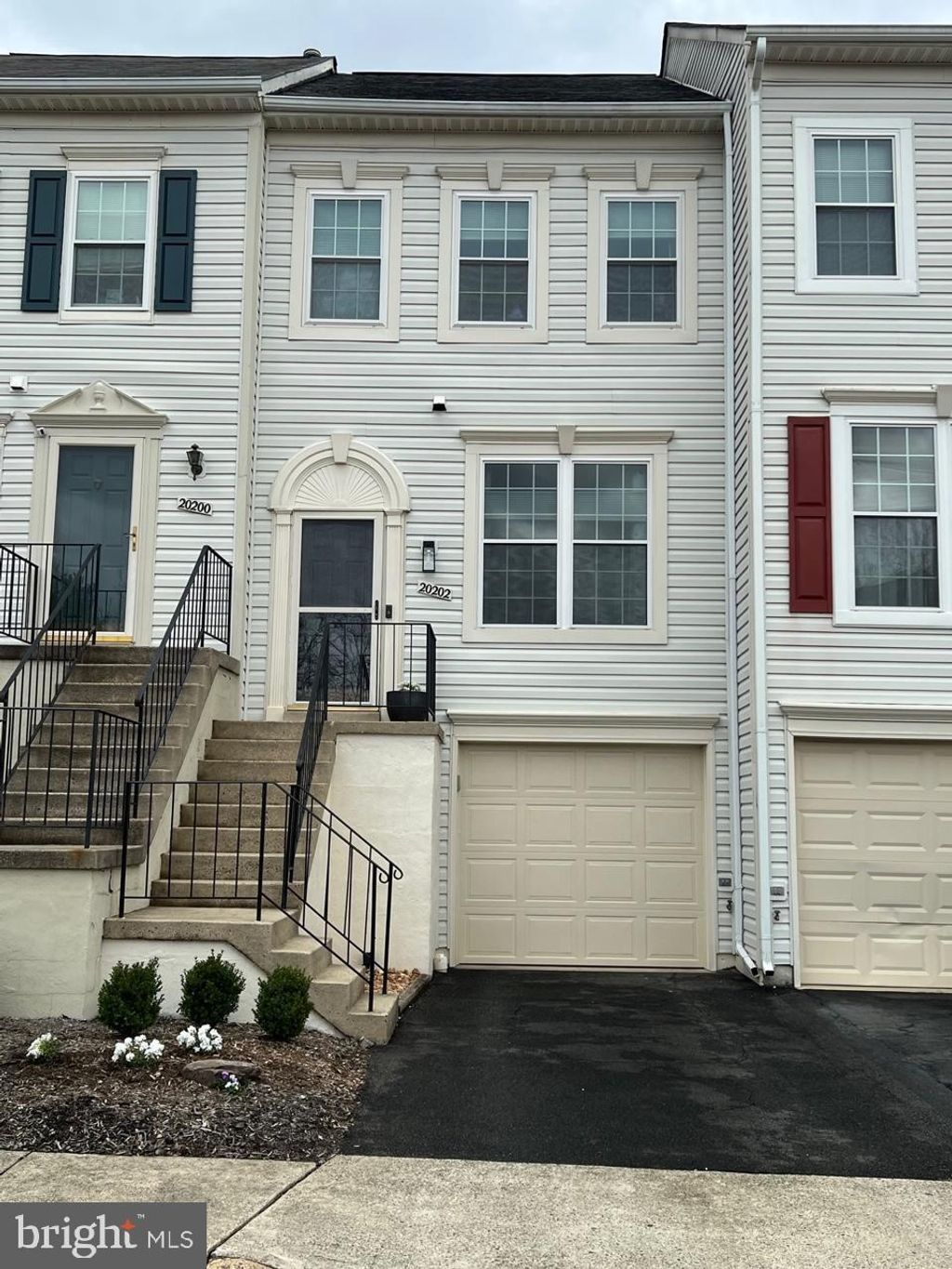 listing image 0