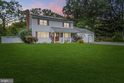 Photo of 718 Arrow Drive, TOMS RIVER, NJ 08753 (MLS # NJOC2040188)