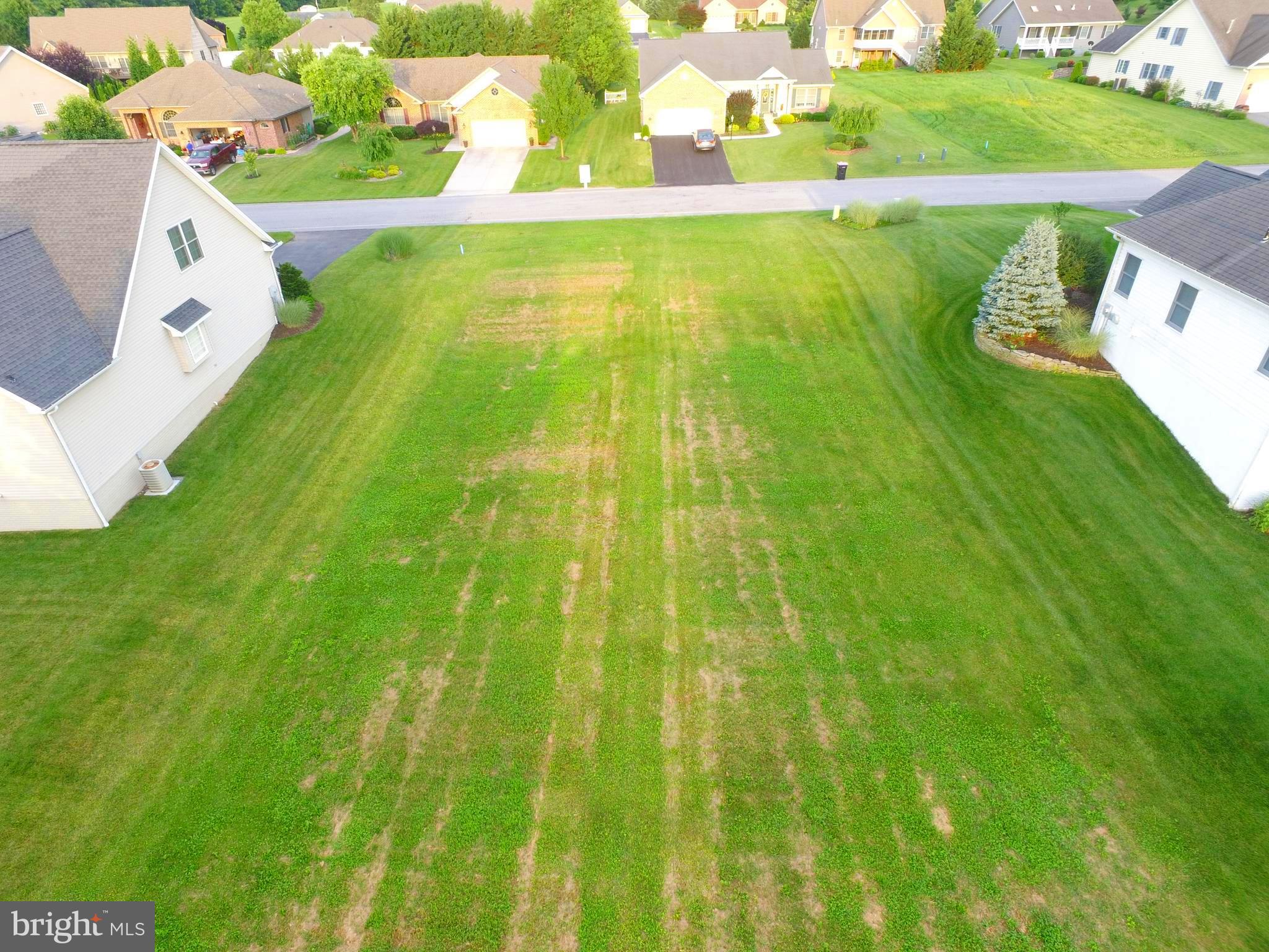 PENN NATIONAL ESTATES - Land